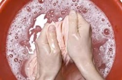 lavaggio-tessuti-a-mano